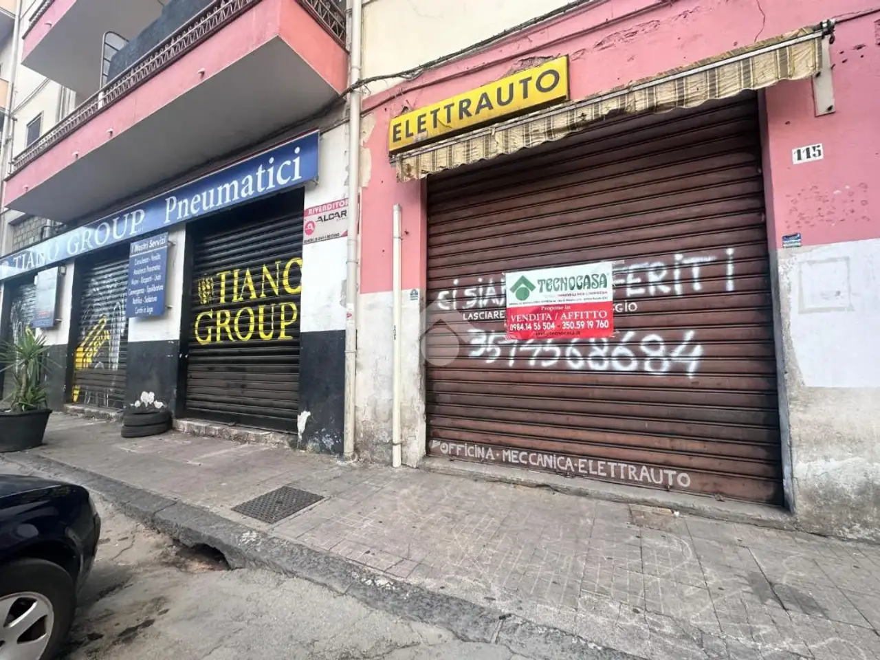 Negozio in Viale della Repubblica 117, Cosenza, {3} - Foto 1