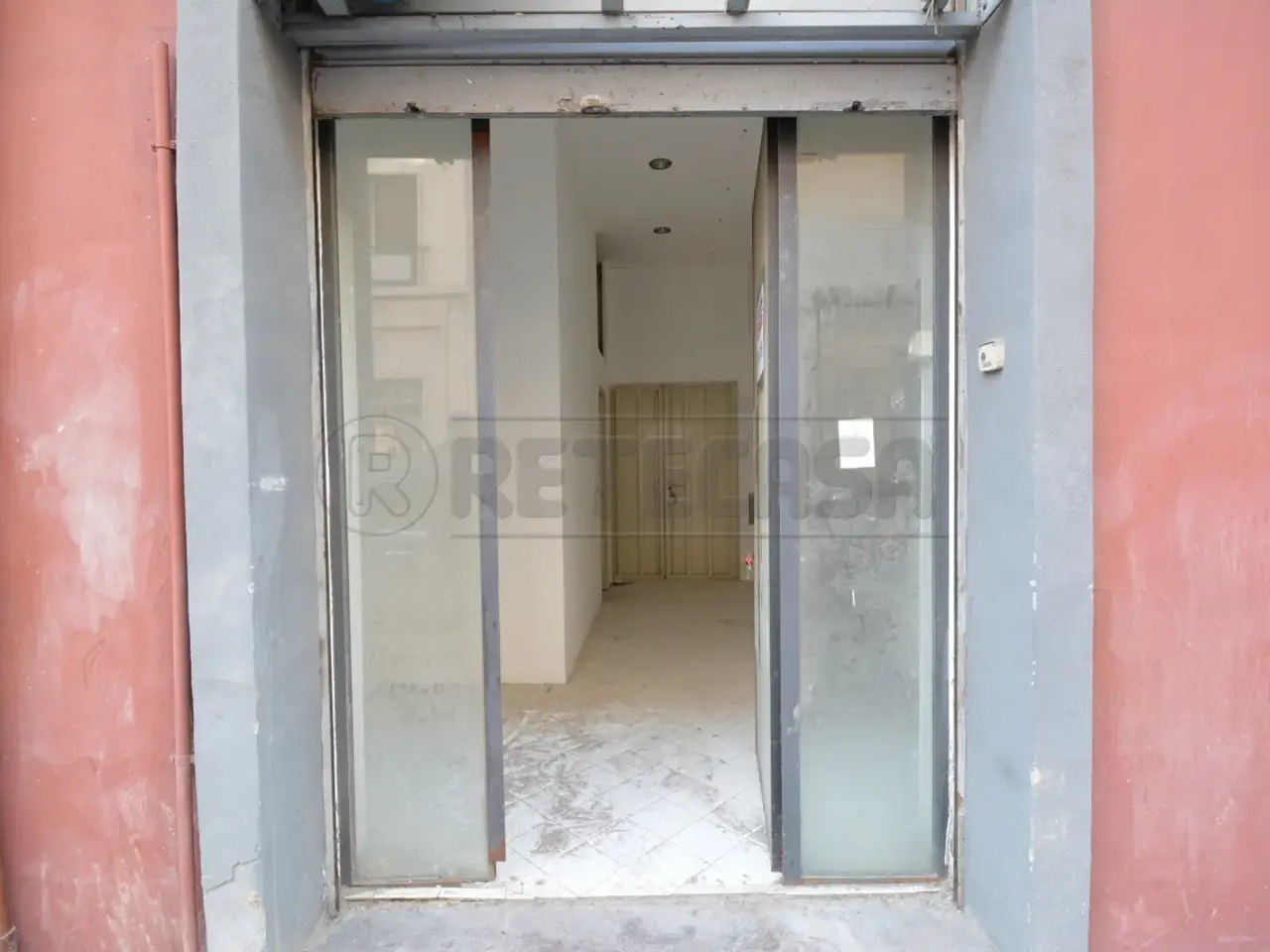 Palazzina commerciale in Via Ettore Lombardo Pellegrino 44, Messina, {3} - Foto 2