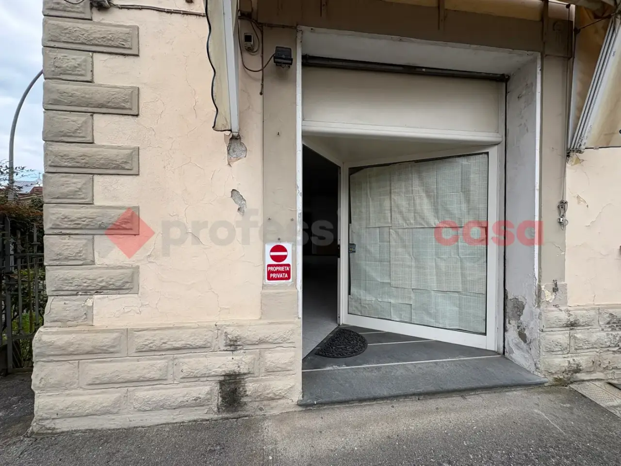Negozio in Via della Repubblica 242, Barga, {3} - Foto 1