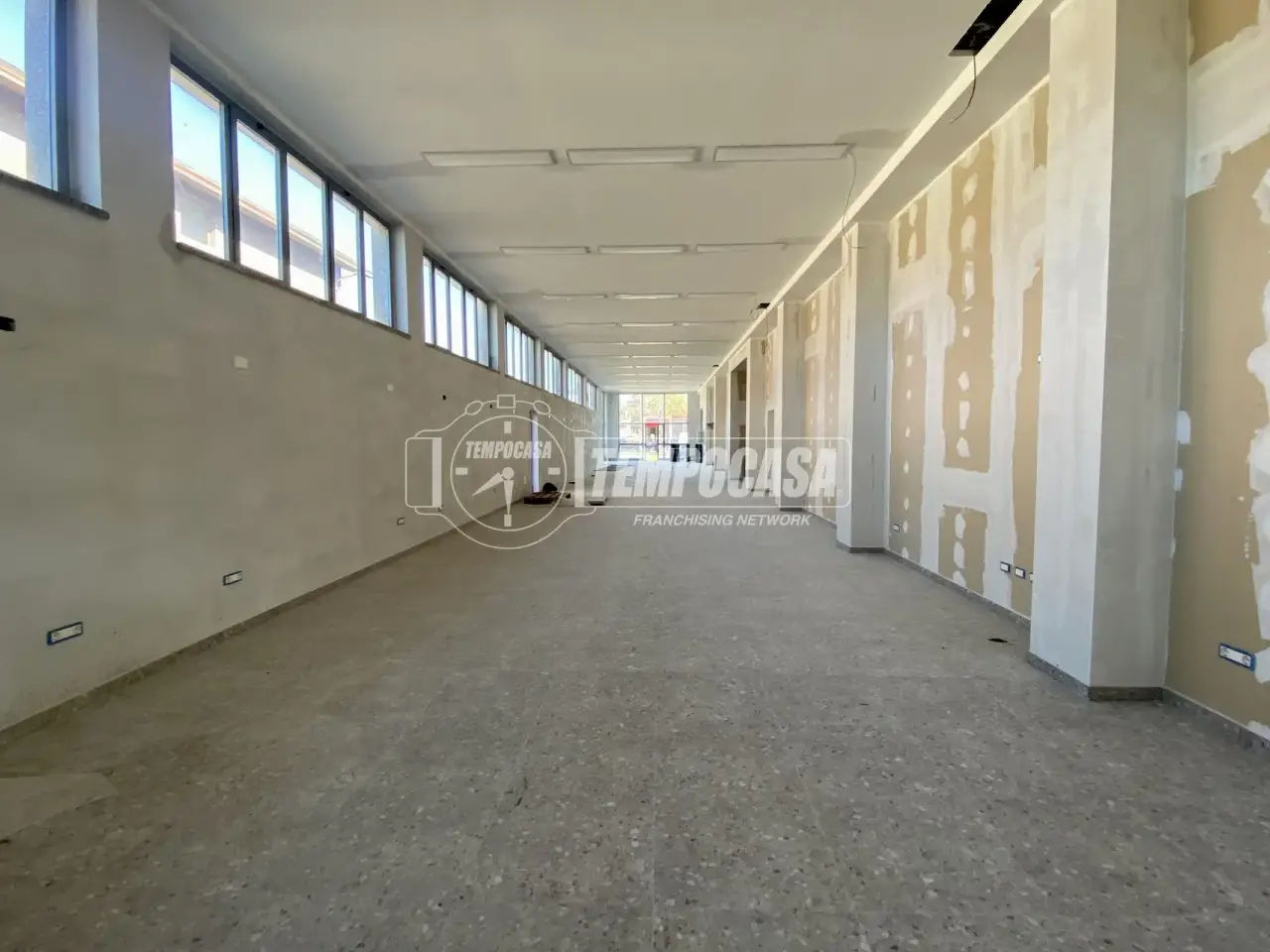 Capannone in Viale Lunigiana 25, Aulla, {3} - Foto 1