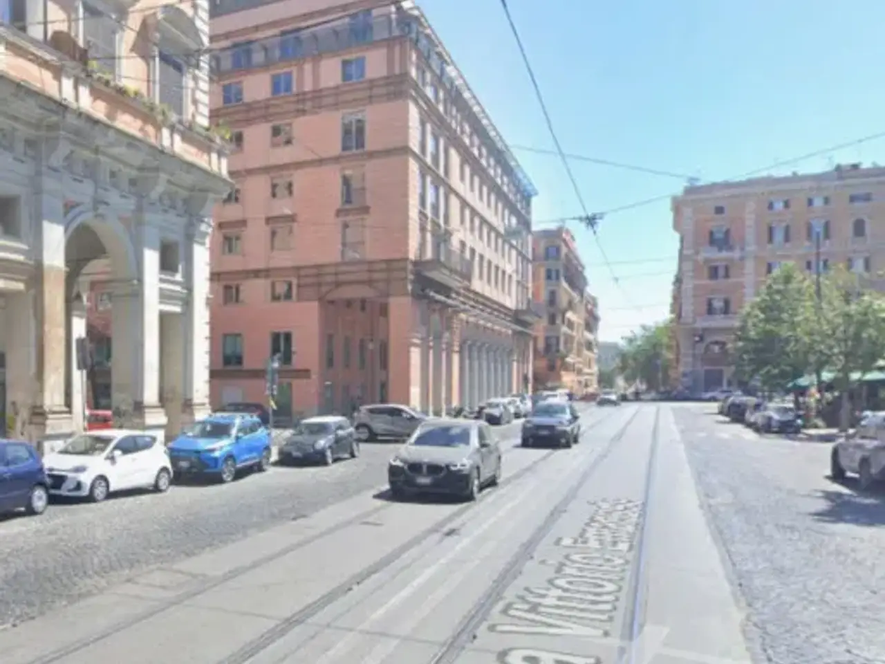 Negozio in Piazza Vittorio Emanuele II 140, Roma, {3} - Foto 1