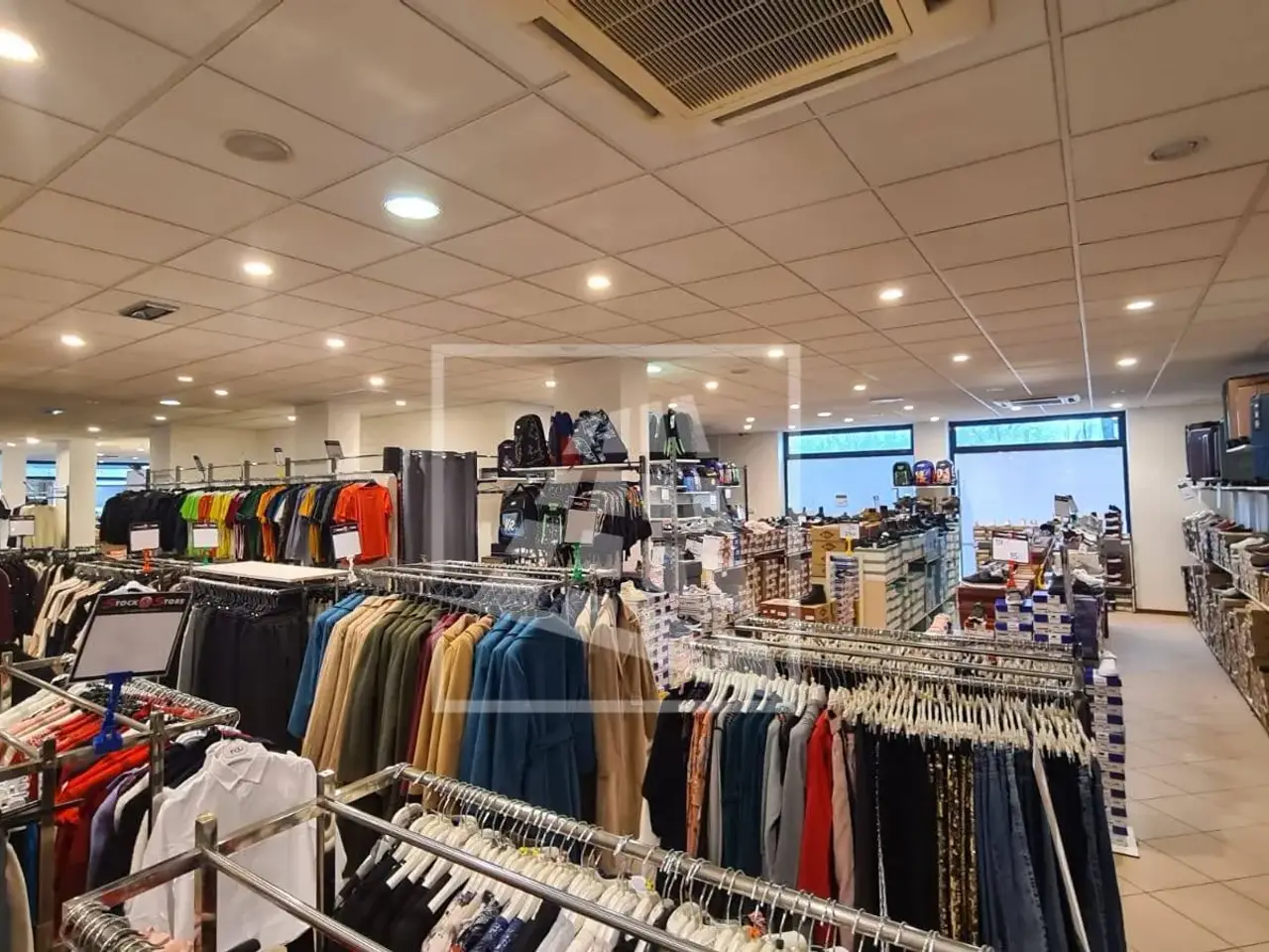 Negozio in Via Guglielmo Oberdan 4, Reggio Emilia, {3} - Foto 1