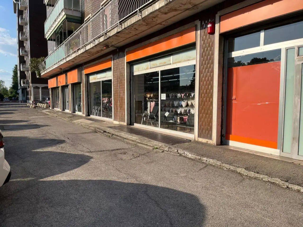 Negozio in Via Emilia 1-3, San Giuliano Milanese, {3} - Foto 1
