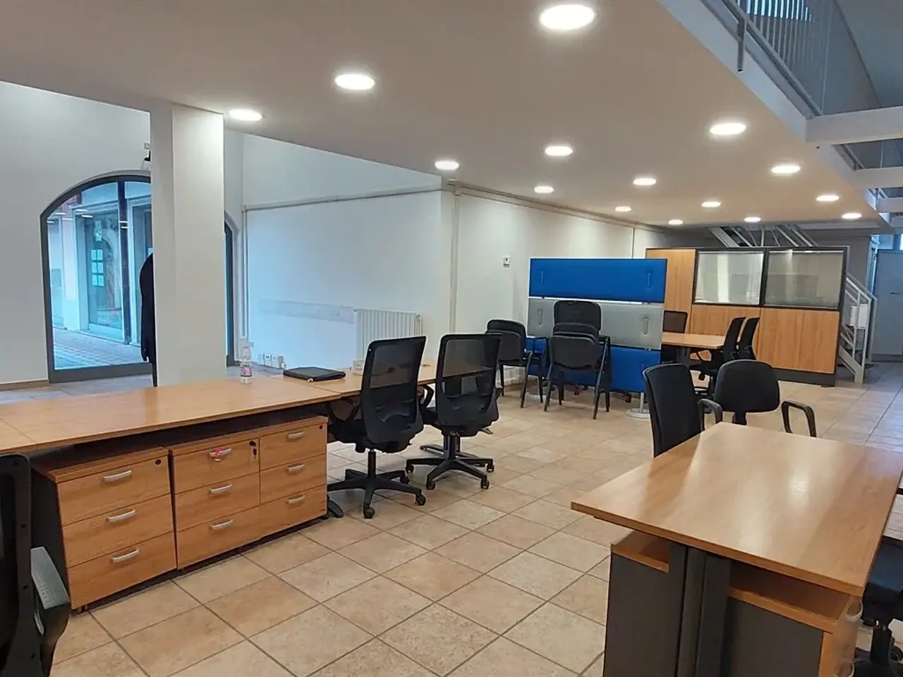 Ufficio in Piazza Galileo Galilei 10, Besana In Brianza, {3} - Foto 1
