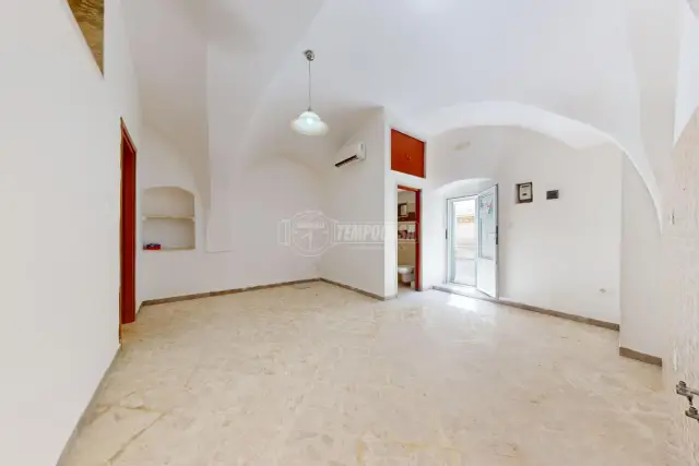 2-room flat in Via Stazione, Casamassima - Photo 1