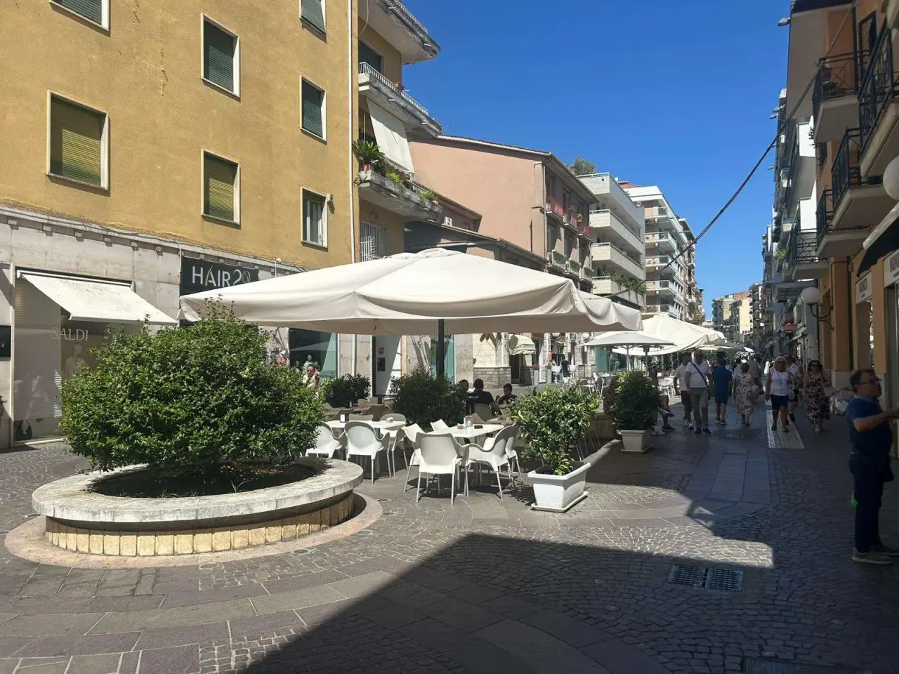 Negozio in Via Macallè 10, Cosenza, {3} - Foto 2