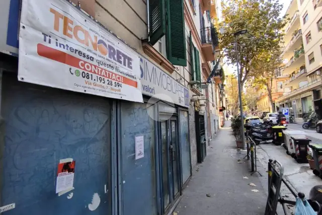 Negozio in Via Consalvo Carelli 28, Napoli - Foto 1