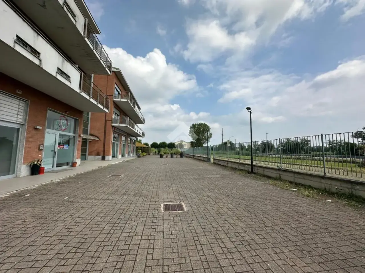 Negozio in Via Leonardo da Vinci 2, Casarile, {3} - Foto 2