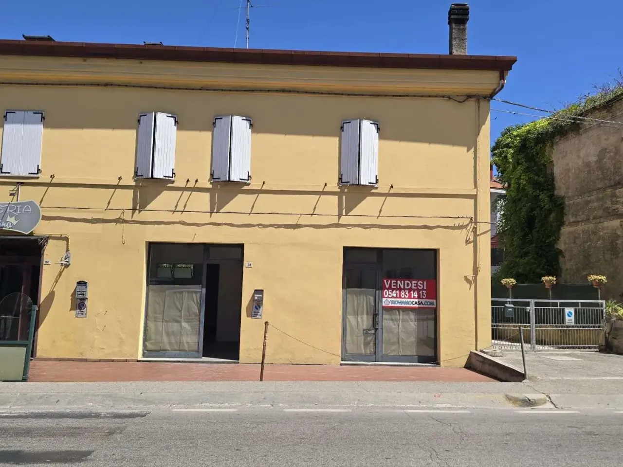 Negozio in Via Mazzini 78, Cattolica, {3} - Foto 1