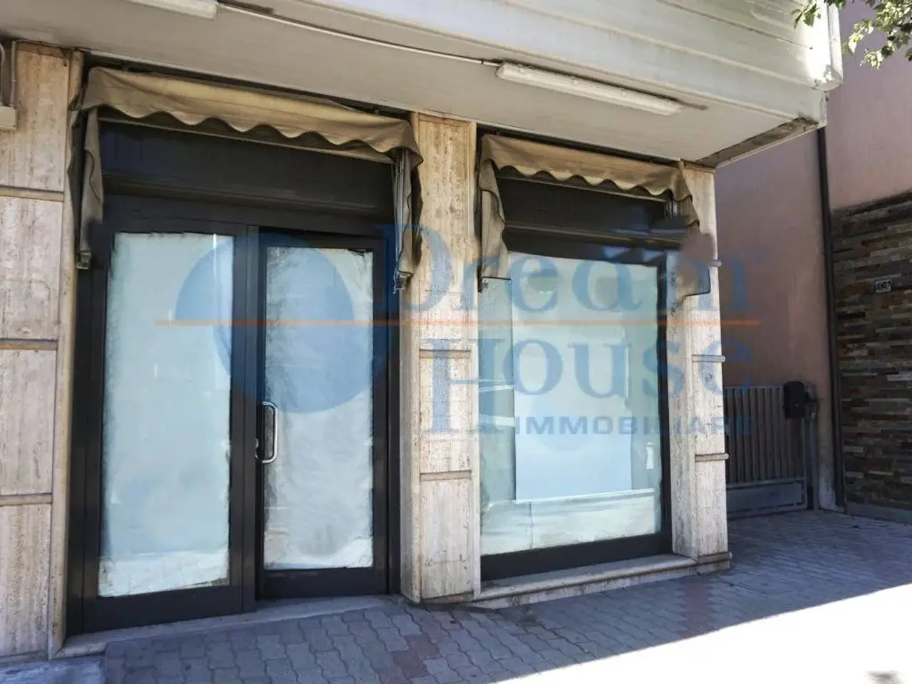 Esercizio commerciale in Via Roma 182, Martinsicuro, {3} - Foto 1