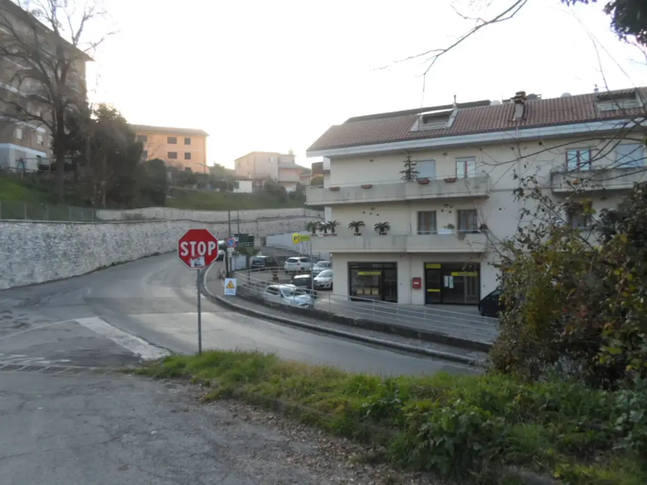 Negozio in Piazza Luigi Dari, Folignano, {3} - Foto 1