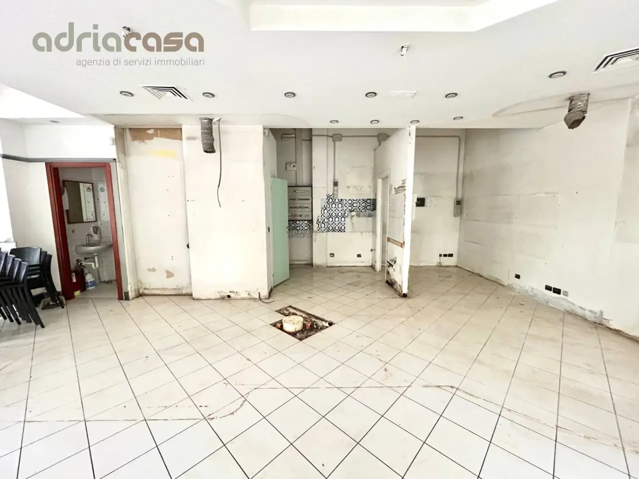 Negozio in Via Adriatica, Riccione, {3} - Foto 2