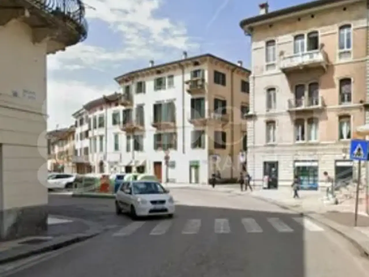 Negozio in Piazza Portichetti 4/a, Verona, {3} - Foto 1