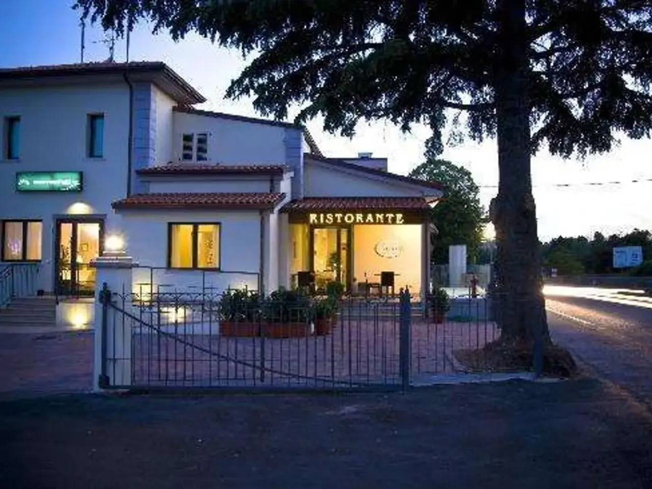 Albergo in Via Consolare  Rimini San Marino 174, Coriano, {3} - Foto 2