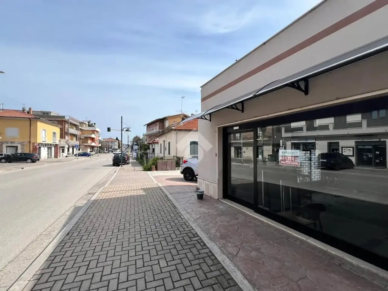 Negozio in Viale Cristoforo Colombo 170, Teramo, {3} - Foto 1