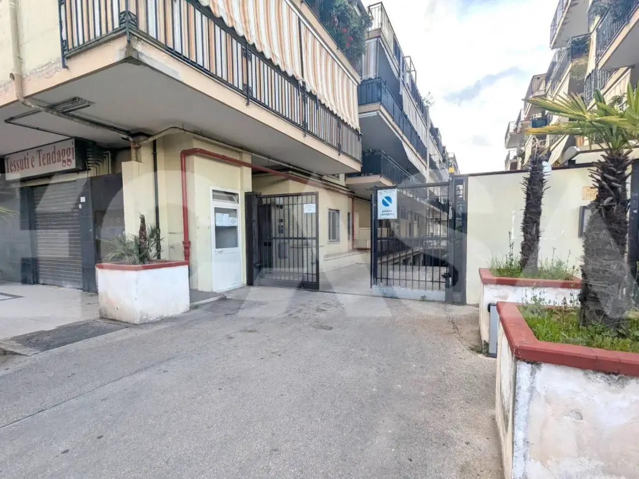 Parcheggio chiuso in Corso Italia, Casavatore, {3} - Foto 1
