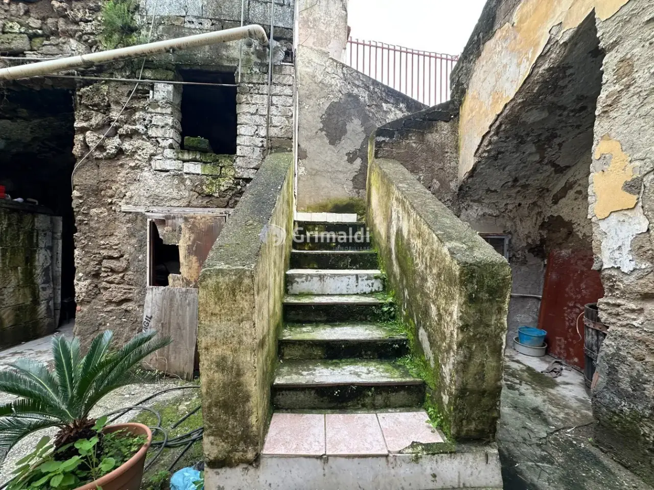 Palazzina commerciale in Via Gabriele d'Annunzio 12, Acerra, {3} - Foto 2