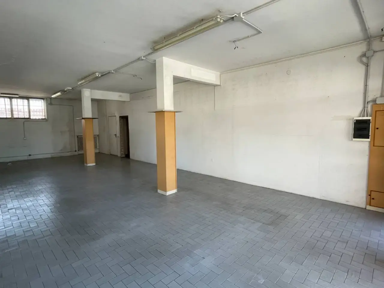 Esercizio commerciale in Piazza Giorgio Pira 5, Cascina, {3} - Foto 1