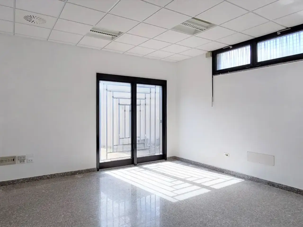 Negozio in , Sanluri, {3} - Foto 2