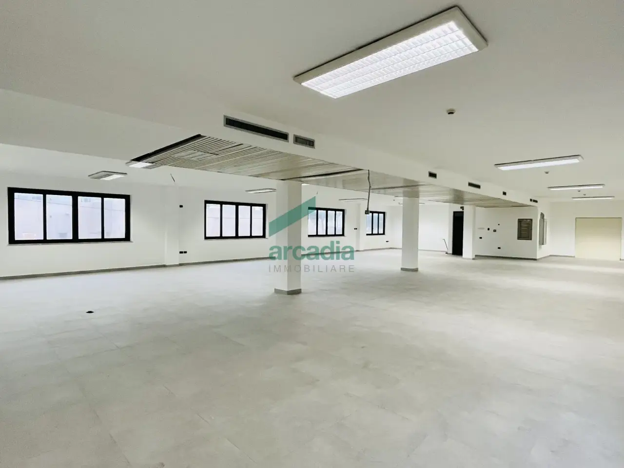 Ufficio in Via Saverio Milella 2/Bis, Bari, {3} - Foto 1