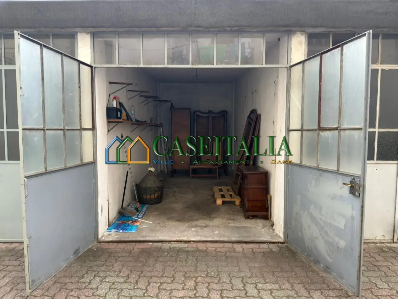 Parcheggio chiuso in , Banchette, {3} - Foto 1