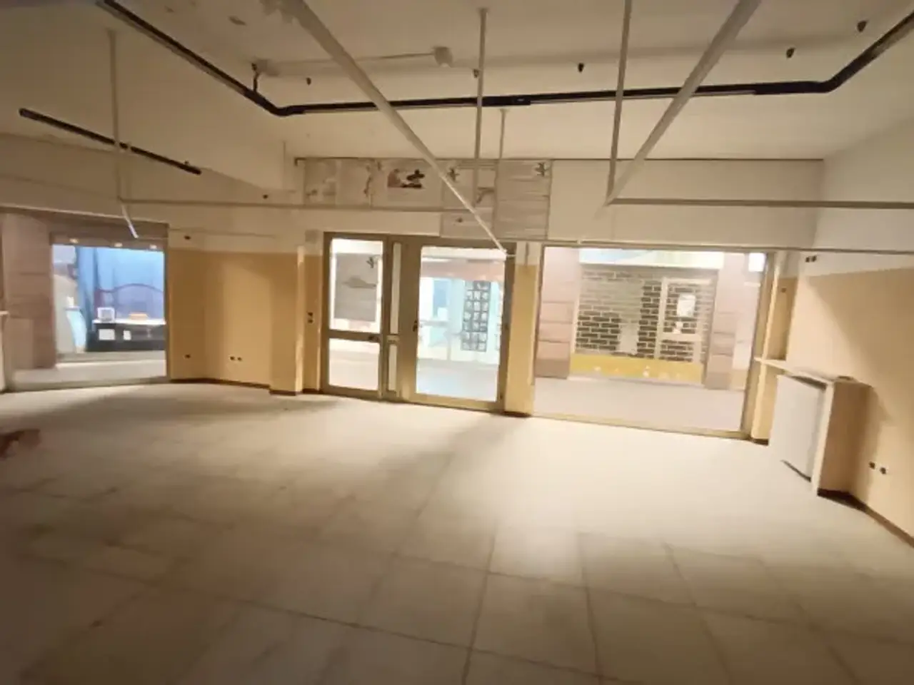 Negozio in Corso Vittorio Alfieri 182, Asti, {3} - Foto 1