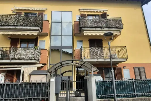 3-room flat in Piazza Tino Bruschi 1, Zelo Buon Persico - Photo 1