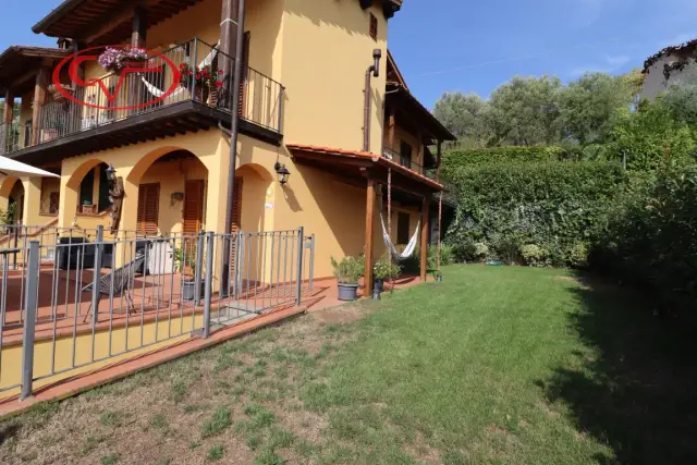 Terraced house in Miravalle, Montevarchi - Photo 1