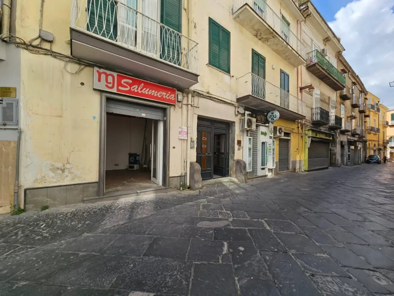 Locale commerciale in Via Morelli E Silvati Nola, Napoli, Nola, {3} - Foto 1