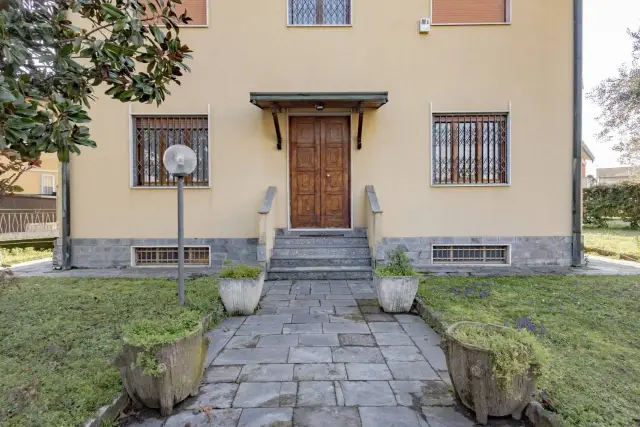 Mansion in Via Dante Alighieri, Cernusco sul Naviglio - Photo 1