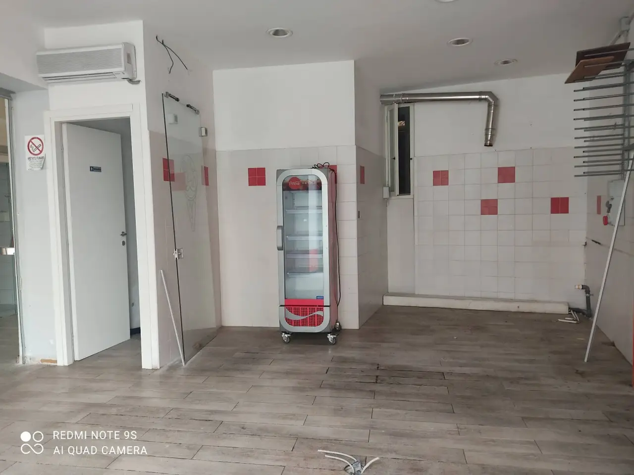 Esercizio commerciale in Via dell'Ardenza 10, Livorno, {3} - Foto 2