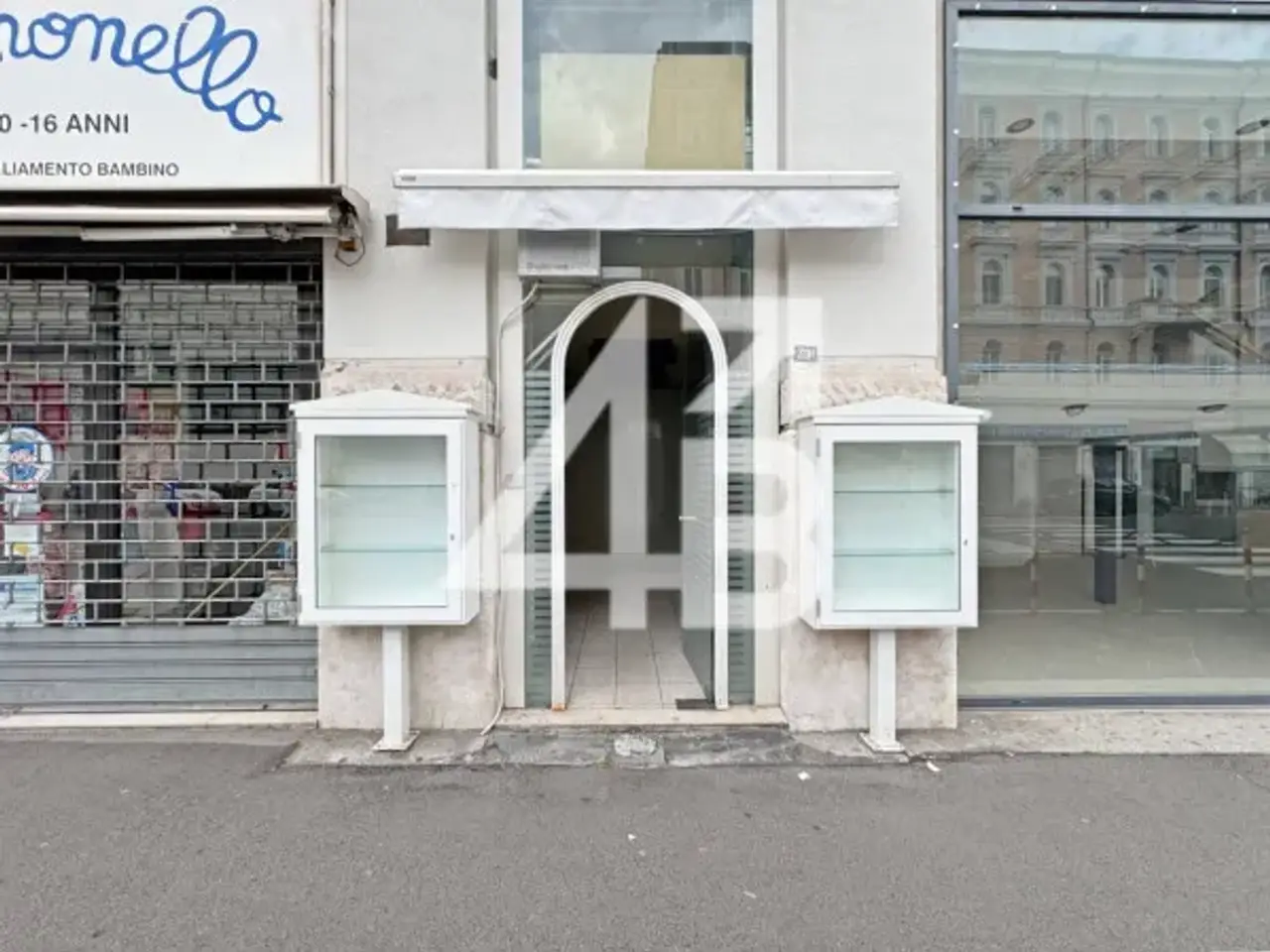 Negozio in Via Giosuè Carducci 39, Trieste, {3} - Foto 1