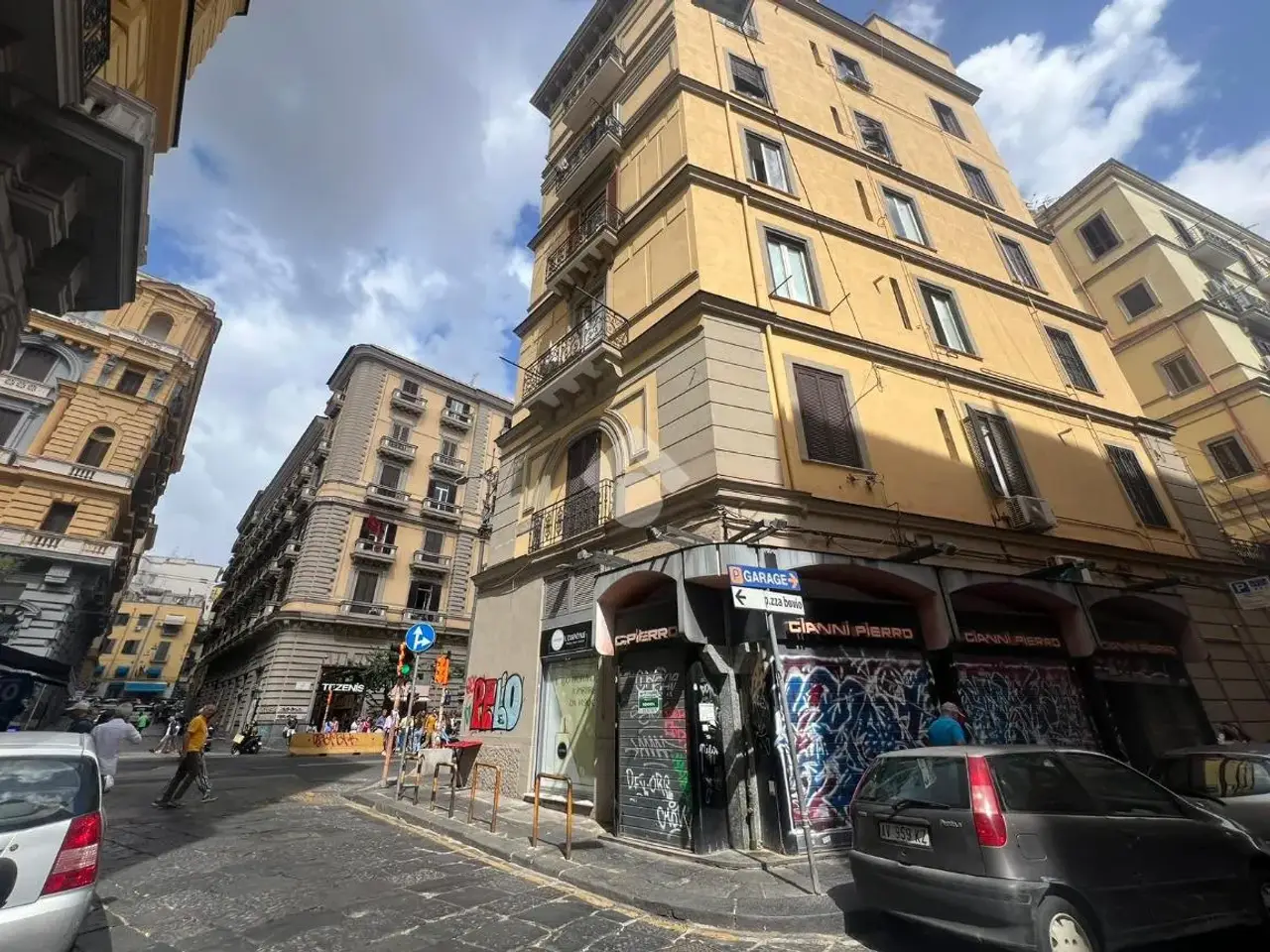 Negozio in Via Gregorio Mattei 1, Napoli, {3} - Foto 1