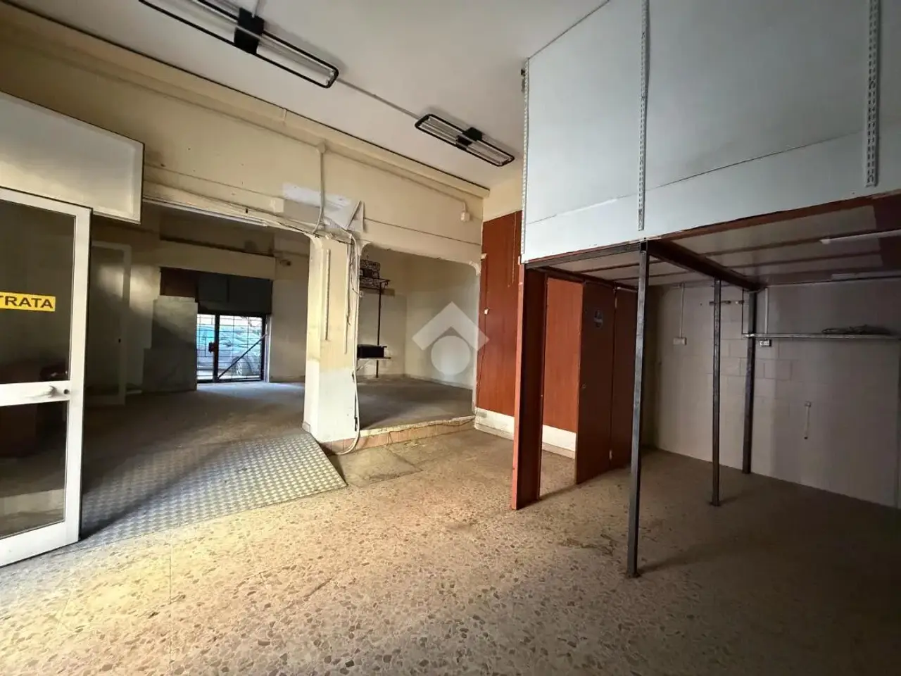 Negozio in Via Toscana 14, Marano Di Napoli, {3} - Foto 2