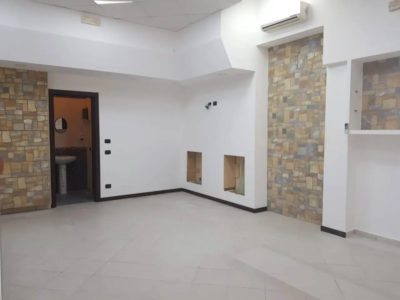 Negozio in Via Giuseppe Dossetti, Scafati, {3} - Foto 1
