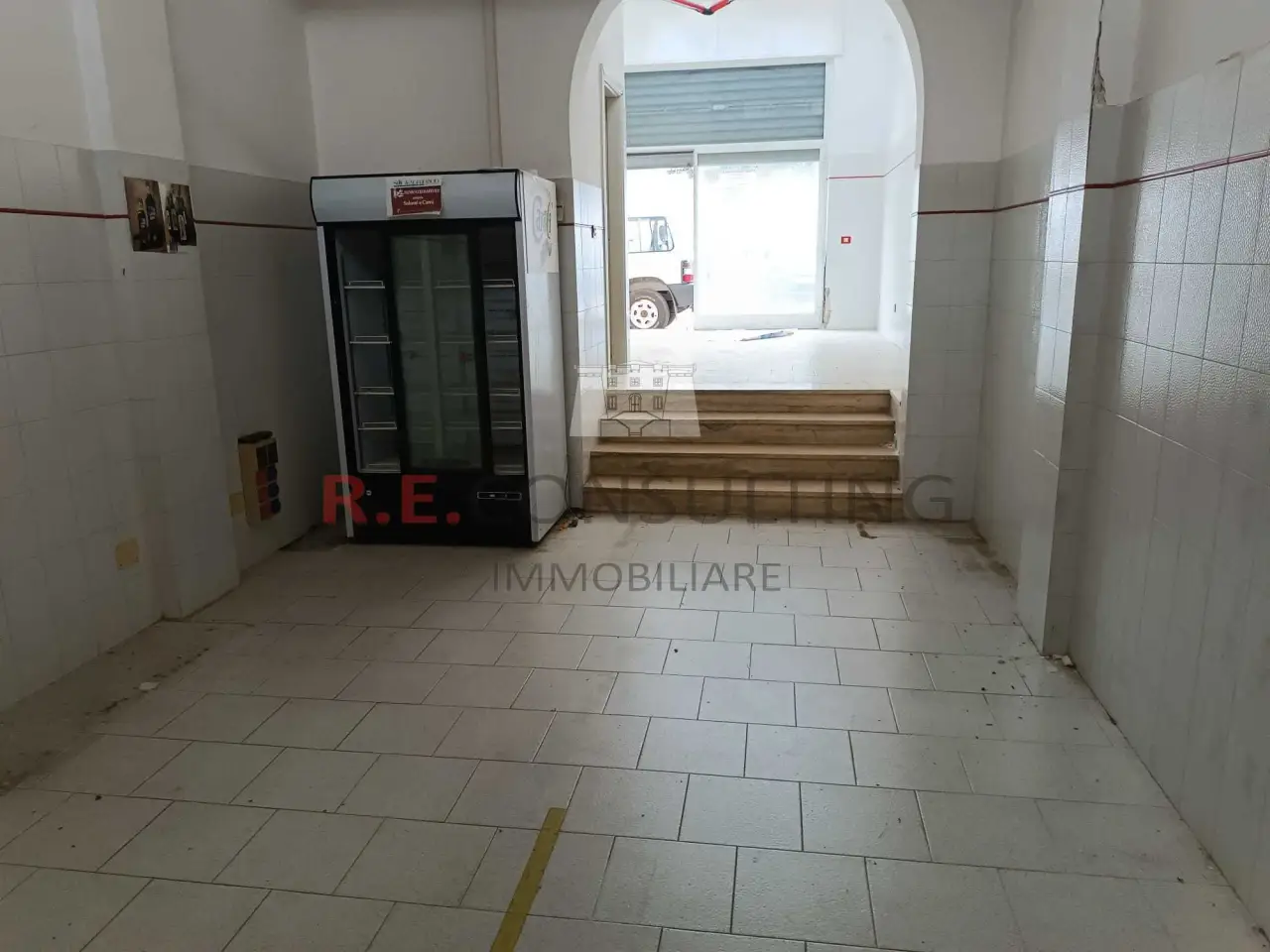 Negozio in Via Montello, Locorotondo, {3} - Foto 2