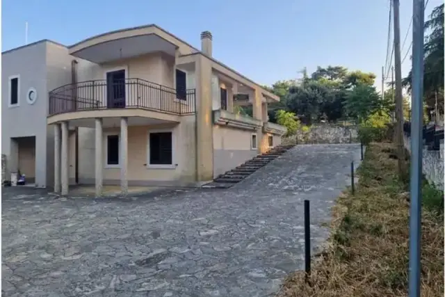 Mansion in Viale delle Querce, Fasano - Photo 1