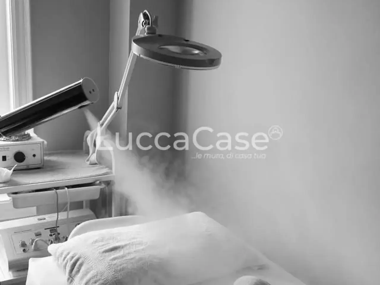 Esercizio commerciale in delle Ville Prima 587, Lucca, {3} - Foto 1