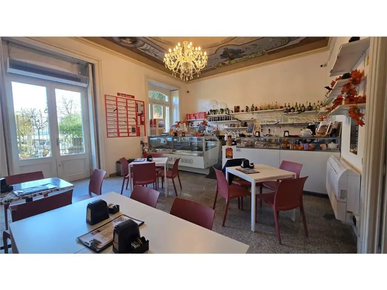 Negozio in Piazza Garibaldi  10, Angera (Va), Angera, {3} - Foto 1