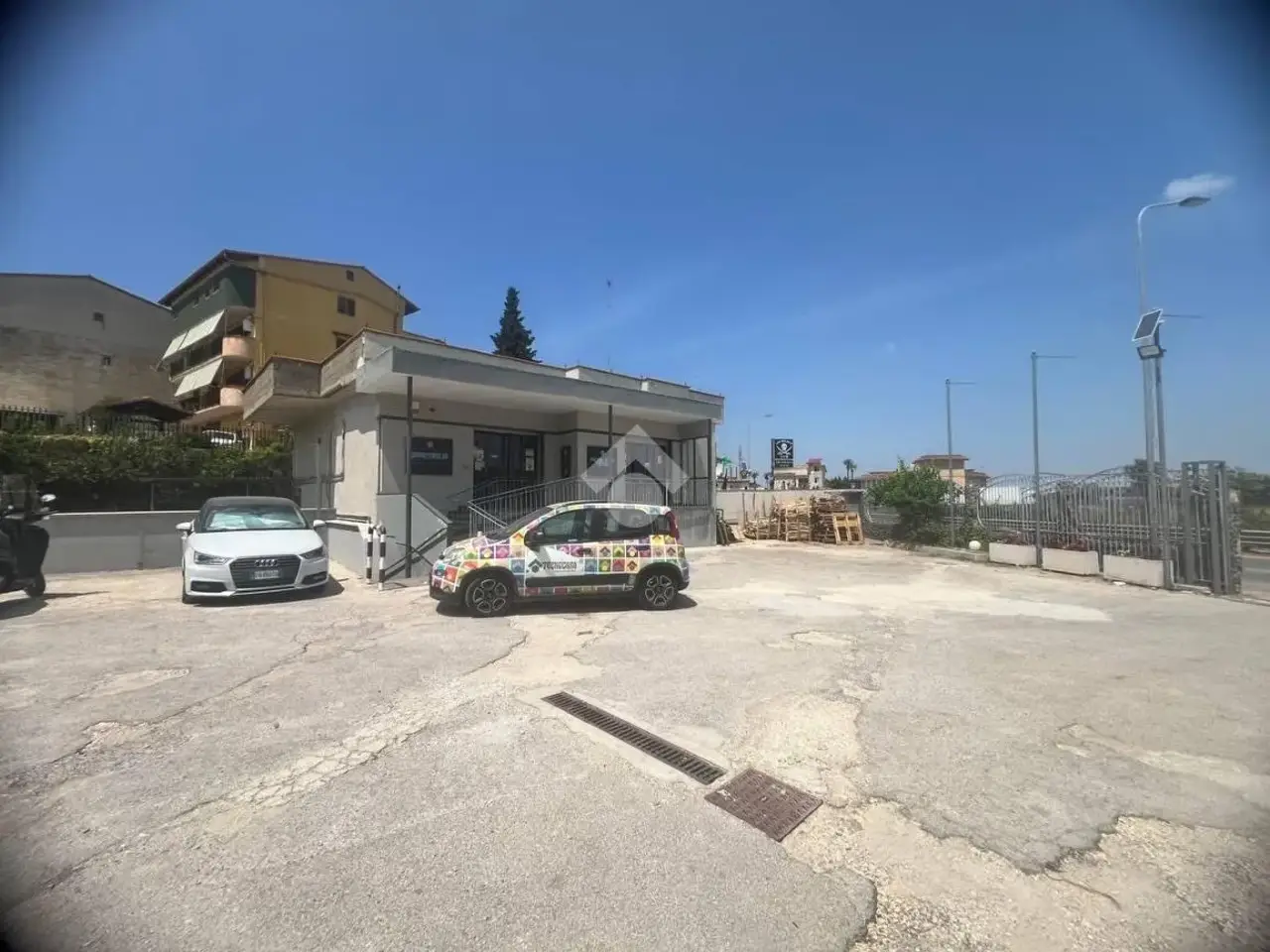 Negozio in Via S. Rocco 321, Marano Di Napoli, {3} - Foto 2