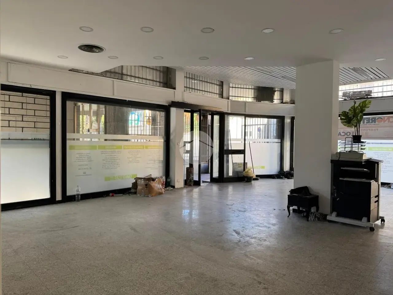 Negozio in Piazza Angilberto II 9, Milano, {3} - Foto 1