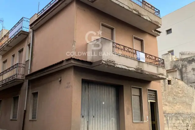 Detached house in {3}, Via Cristoforo Colombo 78 - Photo 1