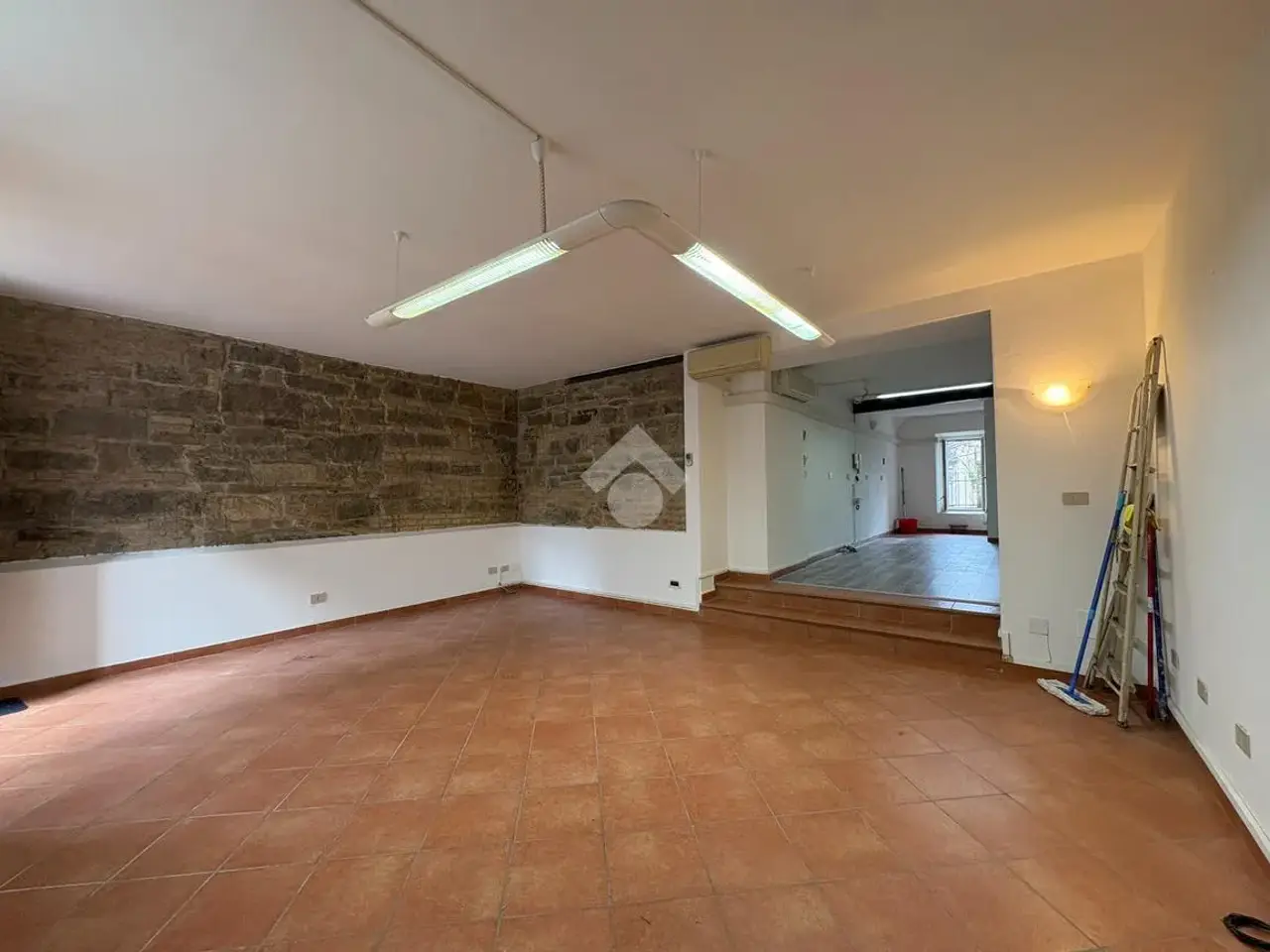 Negozio in Via Francesco Cappello 12, Trieste, {3} - Foto 1