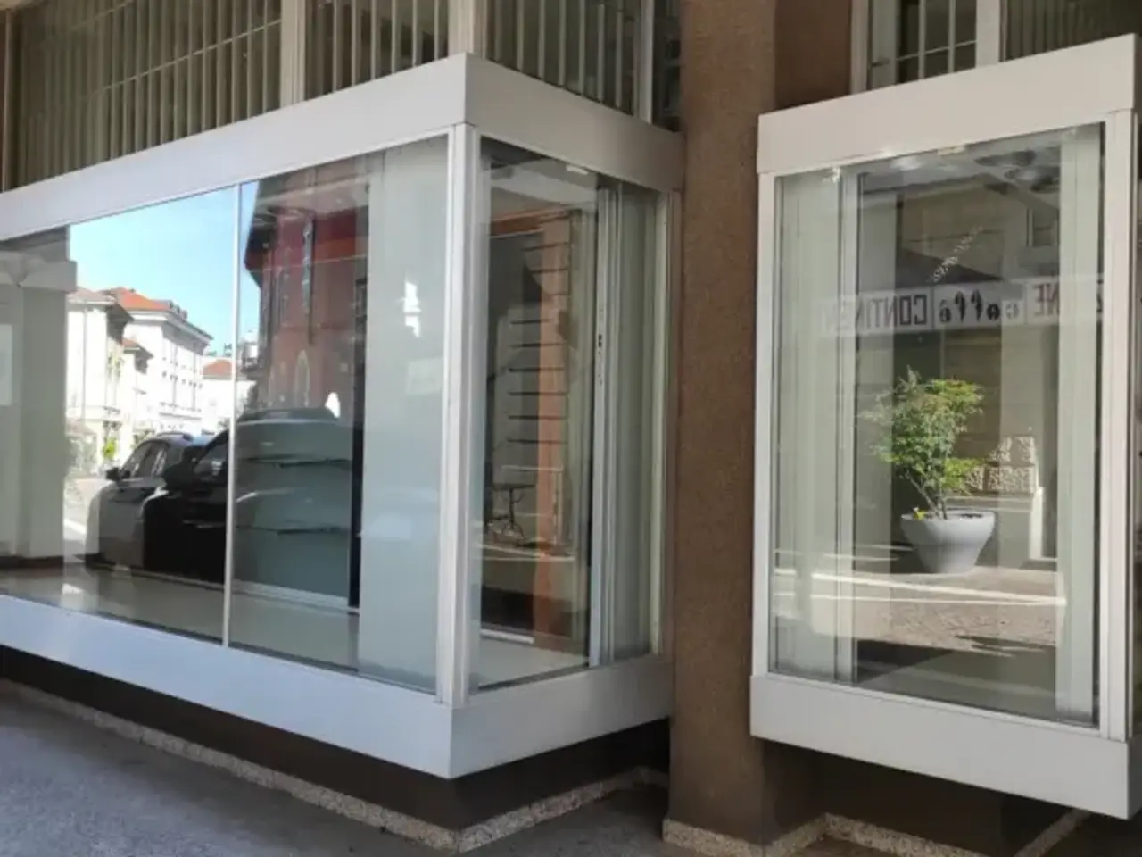 Esercizio commerciale in Gallarate, Varese, Lombardia, 21013, Italia, Gallarate, {3} - Foto 1