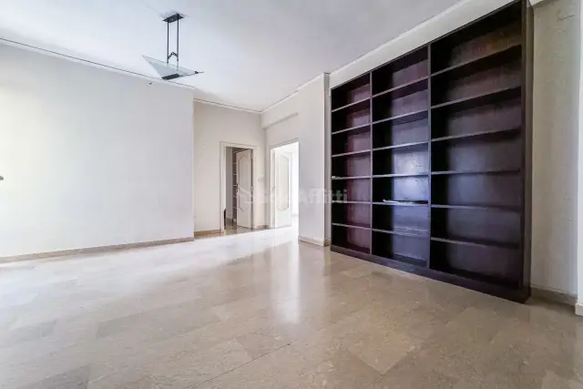 4-room flat in Via Rodolfo Falvo, Napoli - Photo 1