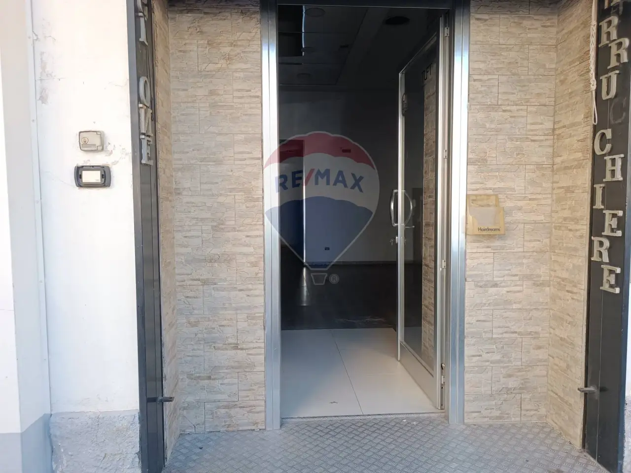 Negozio in Via Salvatore Giordano 10, Nocera Inferiore, {3} - Foto 1