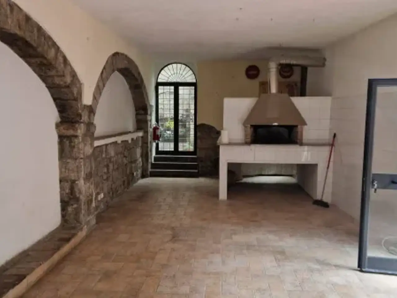 Negozio in Via di Pianoscarano 1, Viterbo, {3} - Foto 1
