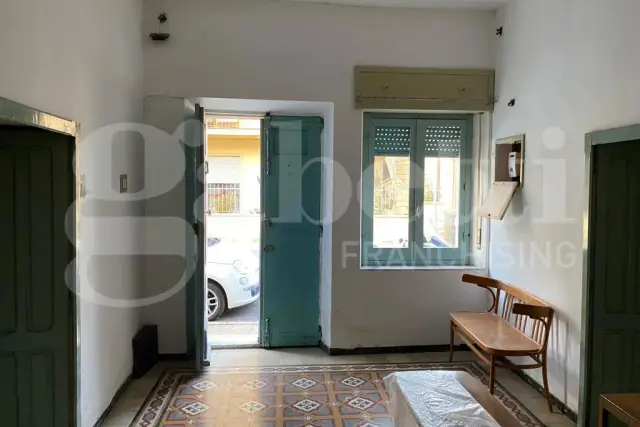 Detached house in Via Adua 53, Oristano - Photo 1