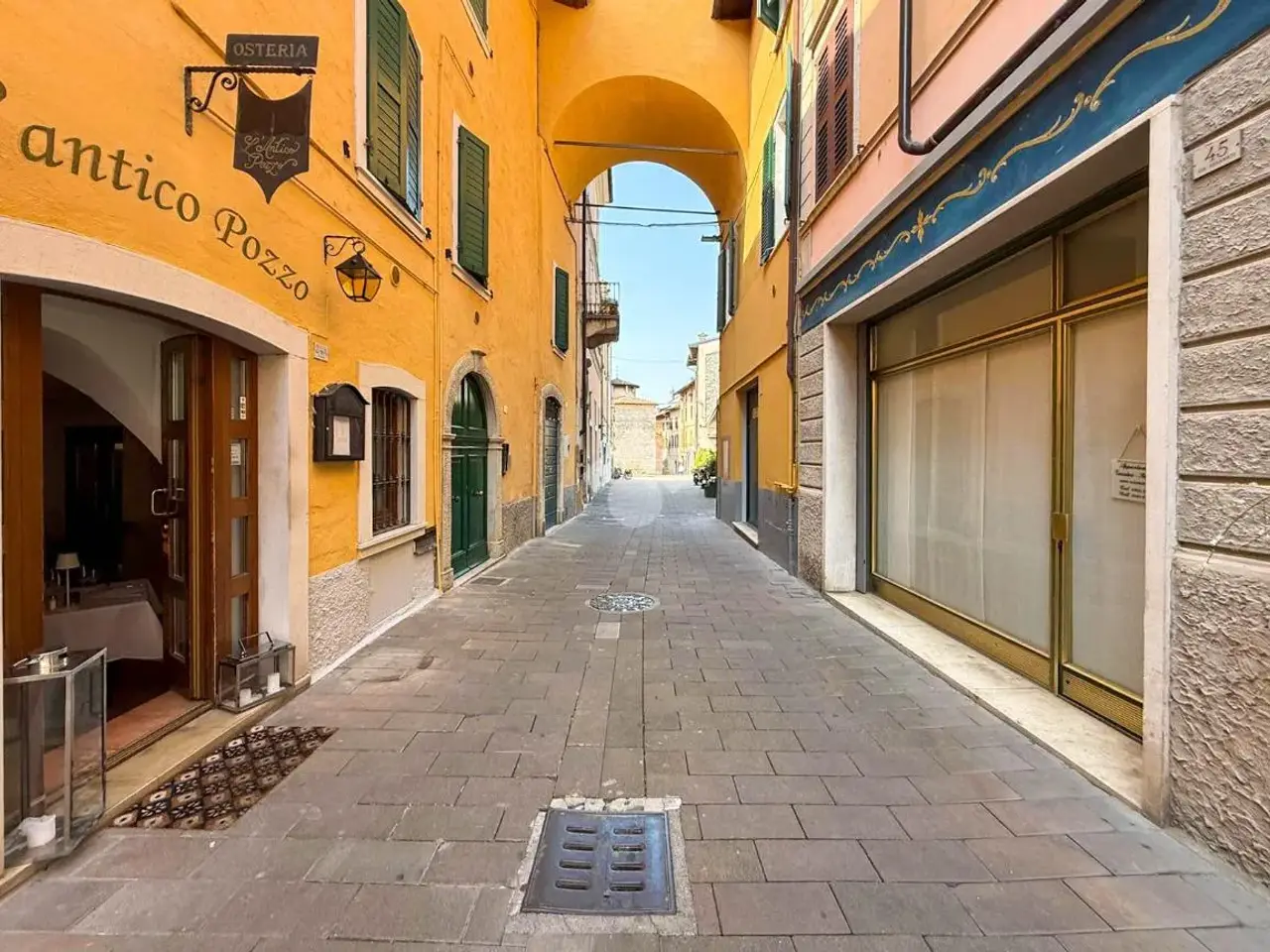 Negozio in Via Benamati 24, Toscolano Maderno, {3} - Foto 1