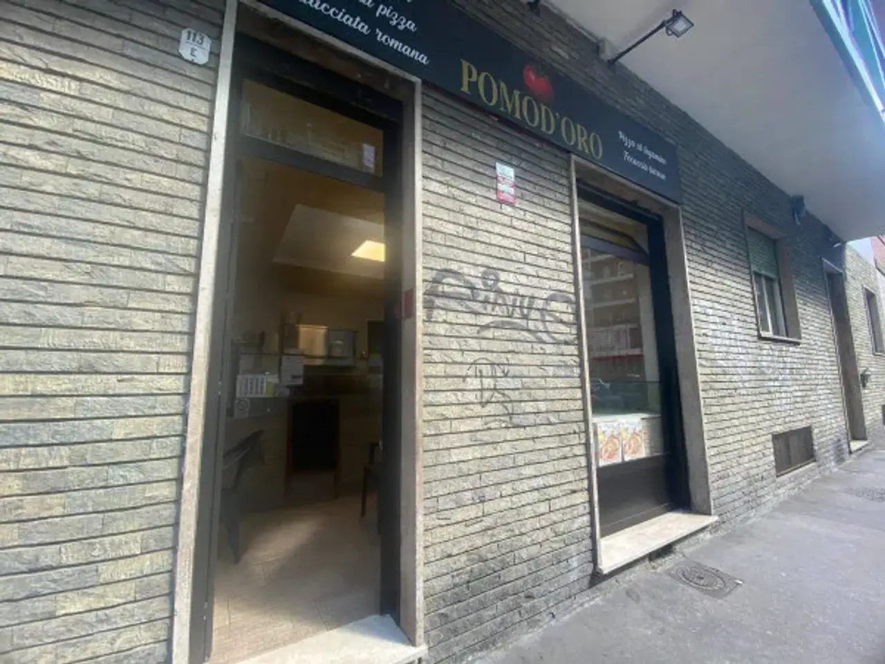 Pizzeria in Via Tripoli 113, Torino, {3} - Foto 1